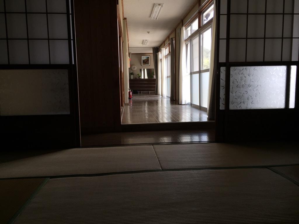 ホテルMomoya Lake Saiko 富士河口湖町 エクステリア 写真
